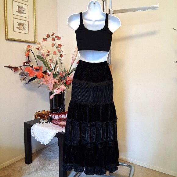 NWT Unique Designed Black Tiered Pleated Long Lined Skirt - Picture 7 of 7